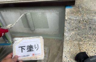 基礎の下塗り状況です。