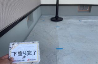基礎の下塗りが完了しました。