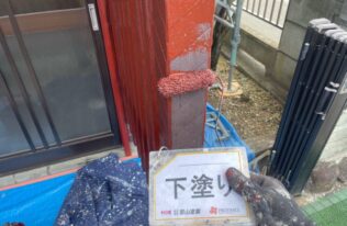 玄関木部の下塗り状況です。