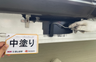 破風の中塗り状況です。