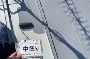 屋根の中塗り状況です。