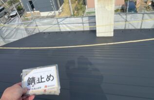 屋根の錆止めが完了しました。