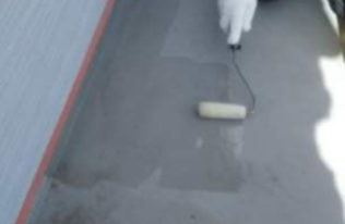 ベランダ防水の下塗り状況です。