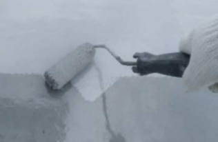 ベランダ防水の中塗り状況です。
