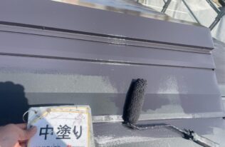屋根の中塗り状況です。
