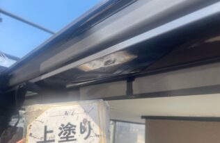雨樋の上塗りが完了しました。