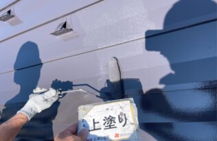 屋根の上塗り状況です。