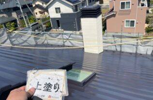 屋根の上塗り完了です。