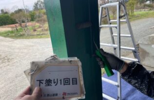 鉄骨の下塗り1回目状況です。