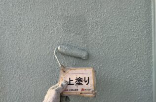 外壁上塗り　状況