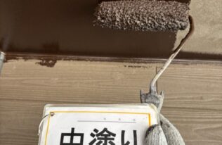 軒天の中塗り状況です。