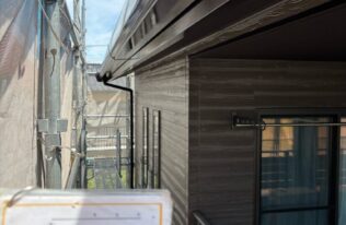 雨樋の塗装が完了しました。