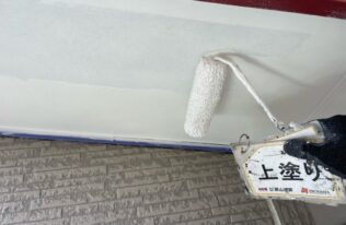 軒天の上塗り状況です。