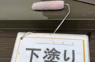 笠木の下塗り状況です。