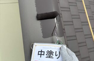 笠木の中塗り状況です。