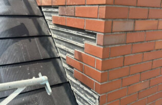 タイル左官補修工事　はつり状況