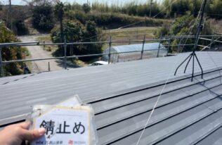 屋根の錆止め完了しました。