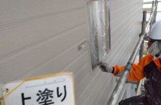 外壁上塗り　状況