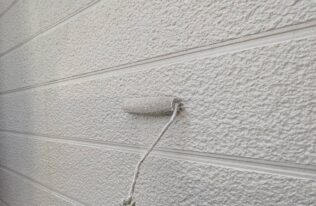 外壁上塗り　状況