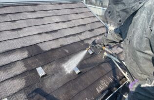 屋根高圧水洗浄　状況