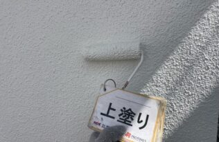 外壁上塗り　状況