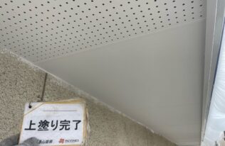 軒天塗装　施工完了