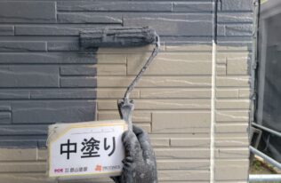 外壁中塗り　状況