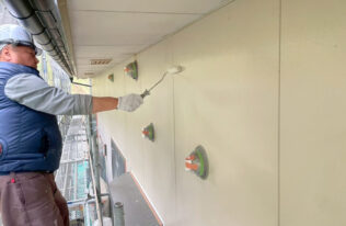 外壁中塗り　状況