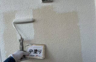 外壁中塗り　状況