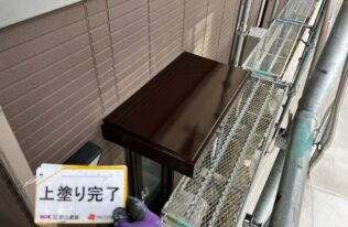 勝手口庇塗装　完了