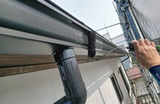 雨樋上塗り　状況