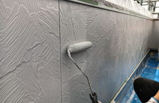 外壁上塗り　状況