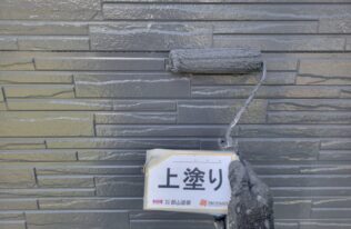外壁上塗り　状況