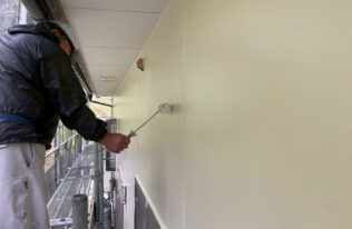 外壁上塗り　状況