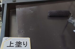 玄関ポーチ上塗り　状況
