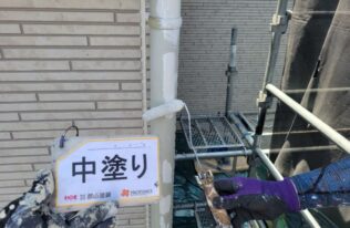 雨樋中塗り　状況