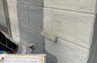 外壁中塗り　状況