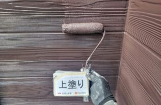 外壁上塗り　状況