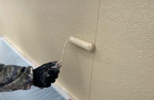 外壁上塗り　状況