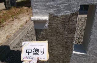 門柱中塗り　状況