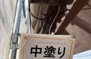 破風・雨樋中塗り　状況