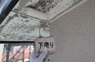 軒天の下塗り状況です。