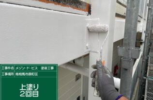 鉄骨階段の上塗り2回目状況です。