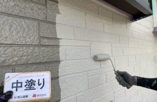 外壁中塗り　状況