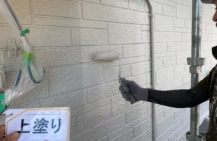 外壁上塗り　状況