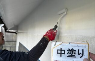 外壁中塗り　状況
