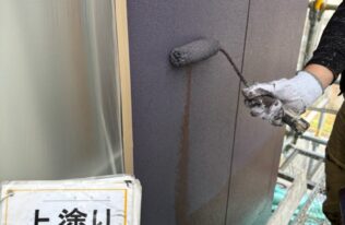 外壁上塗り　状況