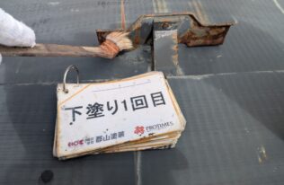 屋根の下塗り1回目状況です。