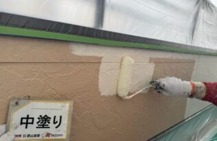 外壁中塗り　状況