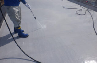 屋上防水高圧洗浄　状況